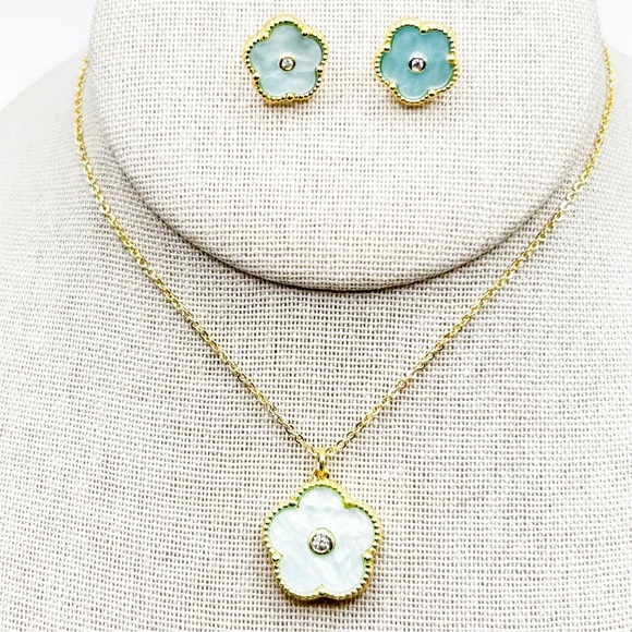 NWOT 18k Gold Plated, stainless steel light blue mother of pearl clover set - Picture 3 of 10